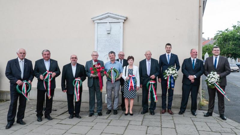 A szalézi egyházközség Szombathelyen megemlékezett Szent Kvirin vértanúságáról, ünnepélyes keretek között tisztelegve a szent életének és áldozatának. Az esemény során a közösség tagjai együtt imádkoztak, és felidézték Szent Kvirin hitét és bátorságát, am