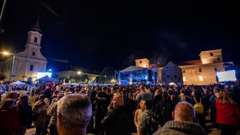 Ünnepi varázslat és fesztiválos izgalom: itt a 40. Várpalotai Napok! Csatlakozz hozzánk, és merülj el a színes programok, élmények és felejthetetlen pillanatok tengerében!