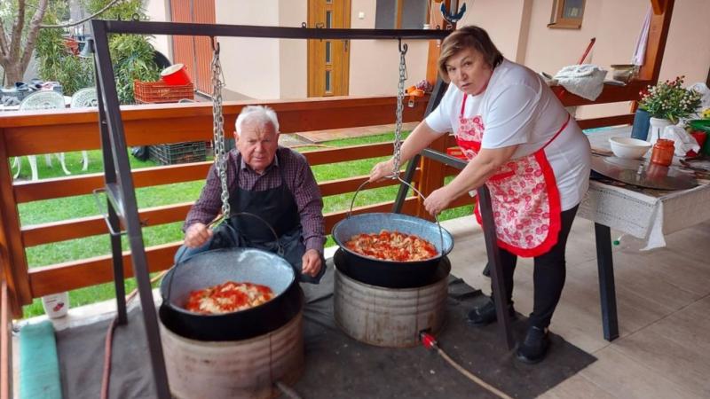 A harmadik félidő varázsa és a pálya szellemessége

A sport világában a mérkőzés utáni pillanatok egy különleges dimenziót nyitnak meg, ahol a versenytől függetlenül mindenki egy közös élmény részese lesz. Ez a harmadik félidő, amely nem csupán a játék fo
