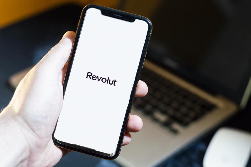 A Revolut elérte az 50 milliós felhasználót, ezzel új mérföldkövet jelölve a pénzügyi technológiák világában. A Fintech.hu szerint ez a szám nem csupán a vállalat növekedését tükrözi, hanem a digitális bankolás iránti egyre növekvő keresletet is. Az innov