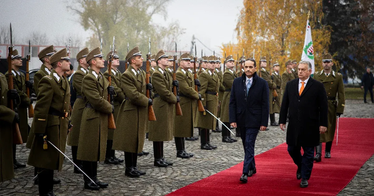 Orbán Viktor a katari miniszterelnökkel folytatott megbeszélésén a békepártiság és az energetikai együttműködés fontosságát hangsúlyozta. A találkozón a két vezető a regionális stabilitás előmozdításának lehetőségeit és a két ország közötti energiaszektor