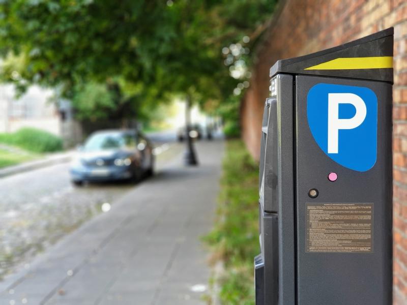 Sajnálatos hír, hogy Budapesten a parkolás óránként akár 1600 forintra is rúghat - értesülhetünk a Liner.hu cikkéből.