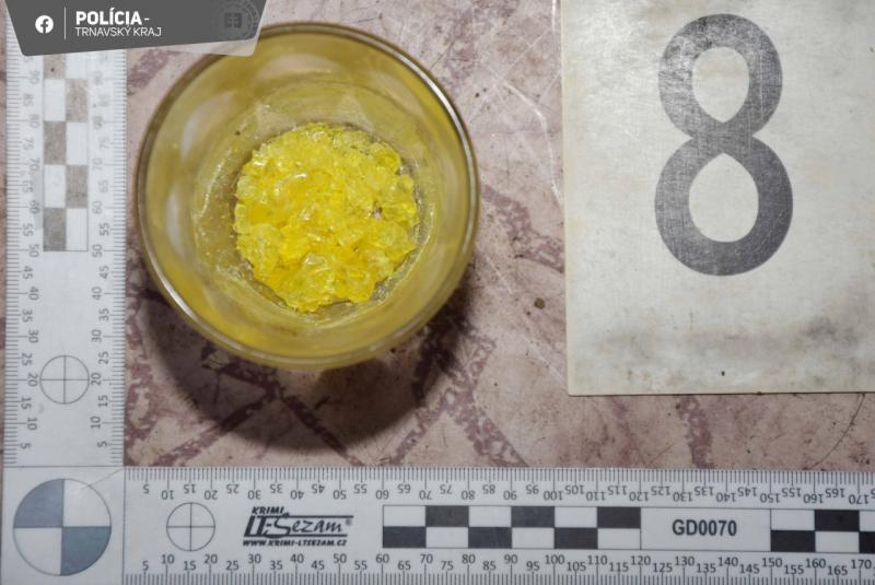 Kábítószer-ellenes akció keretében a rendőrség sikeresen lecsapott két drogdílere, akik a városban terjesztették illegális árucikkeiket. Az akció során a hatóságok szakszerűen és gyorsan léptek fel, így megakadályozták a további bűncselekményeket.