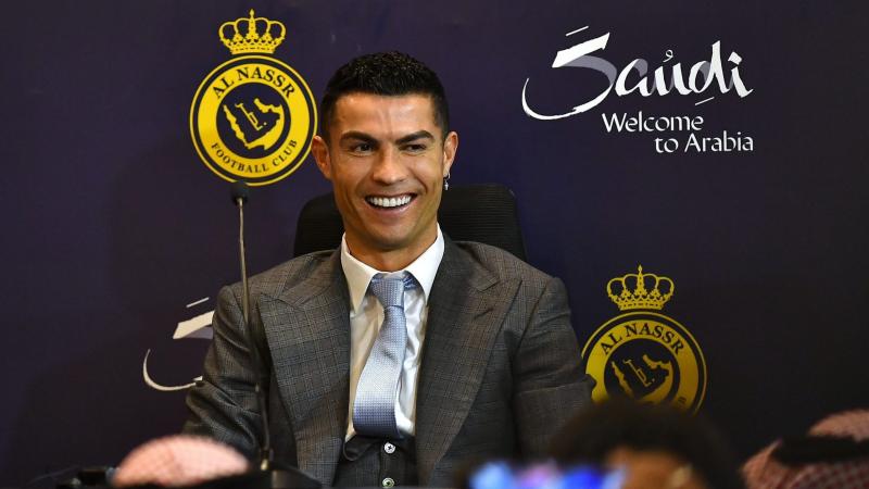 Meglepetés bejelentés: Cristiano Ronaldo mindenkit átejtett, de végül mégis a al-Nassr csapatánál marad.