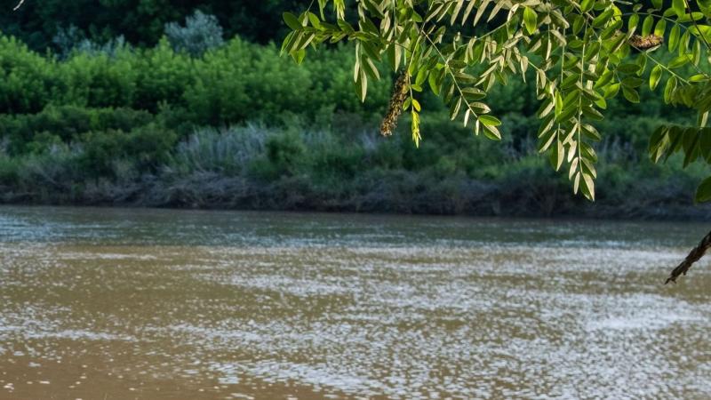 Jelenleg intenzíven folynak a vízpótlási munkálatok az apadó Tisza mentén.