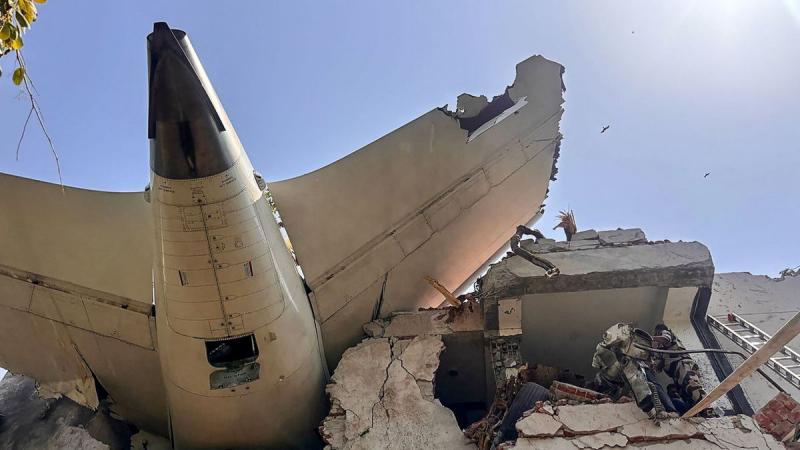 Nincsenek megfelelő szavak a fájdalmuk kifejezésére: az Air India tragédiájában elhunytak családtagjai téves információt kaptak, hiszen a hamvakat rosszul azonosították.