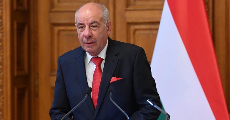 A Sándor-palota biztonsági intézkedéseket vezet be Sulyok Tamás átdolgozott Facebook-bejegyzése következtében.