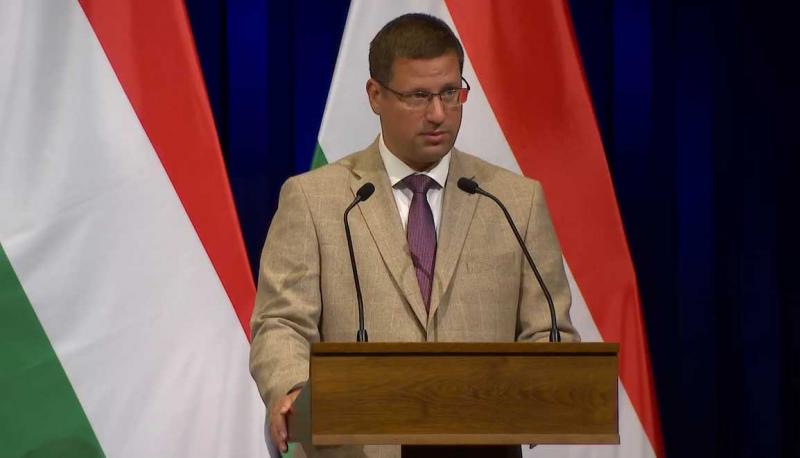 Gulyás Gergely kijelentette, hogy Magyarország reagál az ukrán cenzúrára, és hangsúlyozta, hogy bizonyos ukrán sajtóorgánumok betiltásra kerülnek. Az események tükrözik a két ország közötti feszültségeket, és rámutatnak a szólásszabadság korlátozására is.