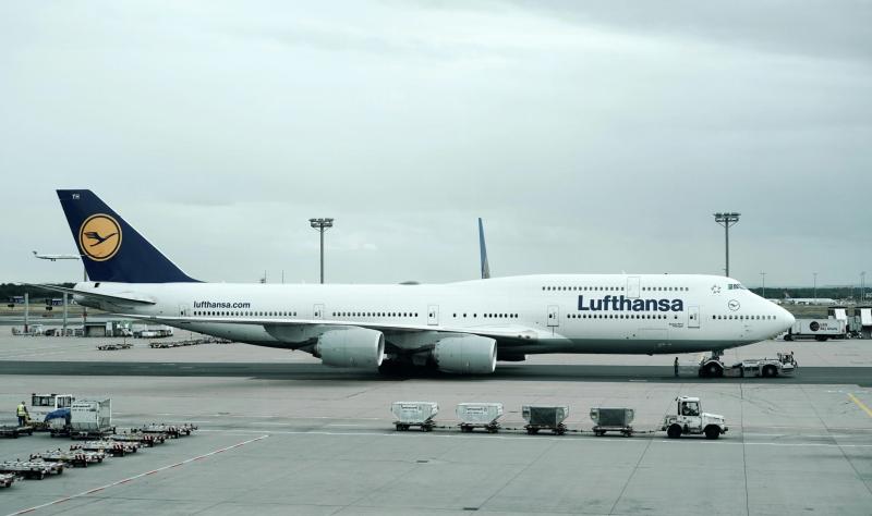 A Lufthansa bejelentette, hogy tömeges leépítésekre készül, ami felveti a kérdést: vajon a mesterséges intelligencia veszi át az emberek szerepét?