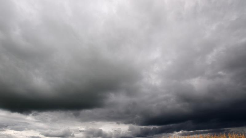 A következő órákban várhatóan megérkezik Magyarországra a viharciklon, amely jelentős hatással lesz az időjárásra. Fontos, hogy mindannyian felkészüljünk a várható szélsőséges időjárási eseményekre. Az Agrárszektor szakértői arra figyelmeztetnek, hogy érd
