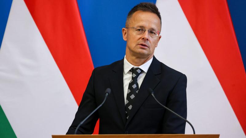 Szijjártó Péter hangsúlyozta, hogy Magyarország jelentős előnyöket élvez a Kínával folytatott stratégiai partnerségből, hiszen ennek következtében tízezer új munkahely jött létre az országban.